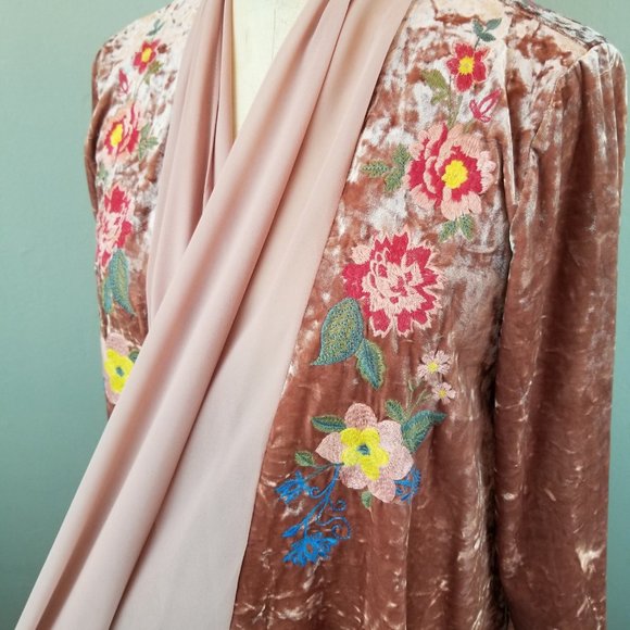 Andree by Unit Crushed Pink Velvet Floral Embroidered Cardigan Medium NEW - Picture 6 of 14